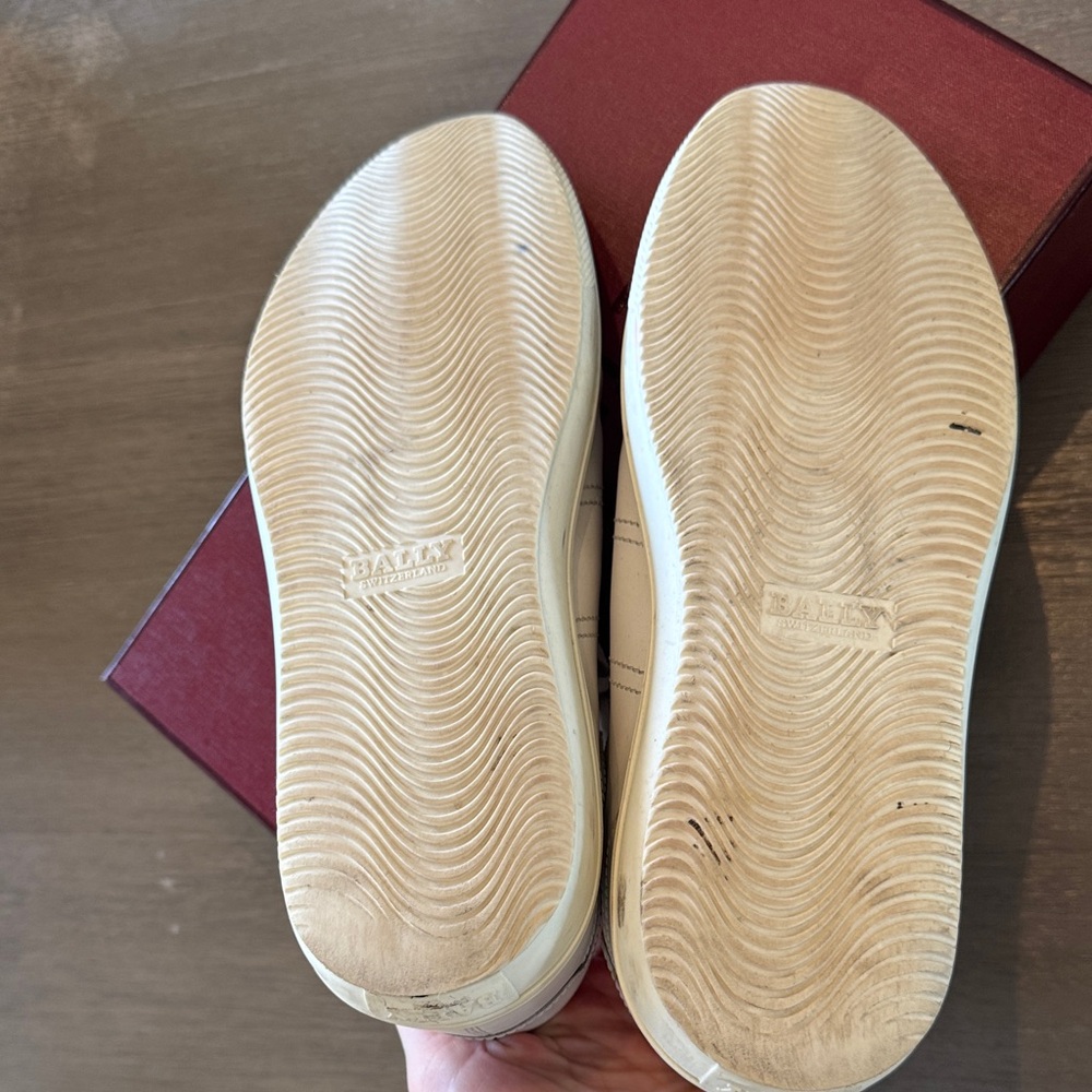 Bally Switzerland White Leather Low-Top Sneakers - Picture 6 of 9